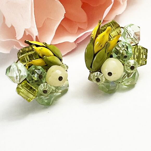 Western Germany Vintage Green Beaded Cluster Clip Earrings - Picture 5 of 10